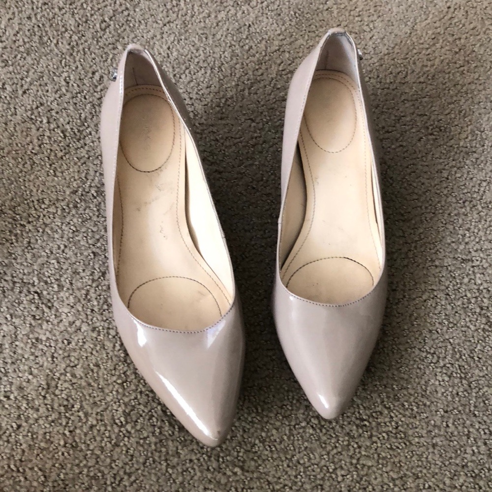 Clavin Klein Anna pump nude patent